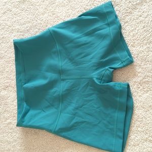 Lululemon Wunder Train High-Rise Short 4" Size 6